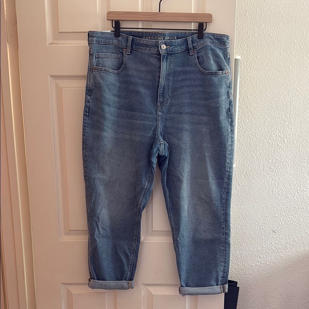 American Eagle Outfitters Women’s Light Blue Relaxed Jeans
